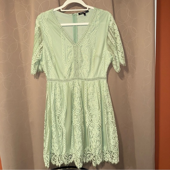 Glitzy Girlz Dresses & Skirts - Glitzy Girlz Womens Chic Mint Lace Sheer Sleeves Mini Dress NWOT Size Large